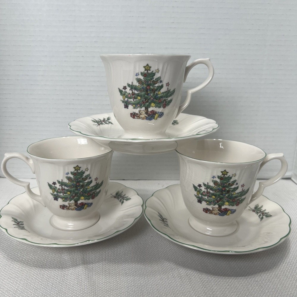Set of 3 Nikko HAPPY HOLIDAYS Cups & Saucers Great Condition